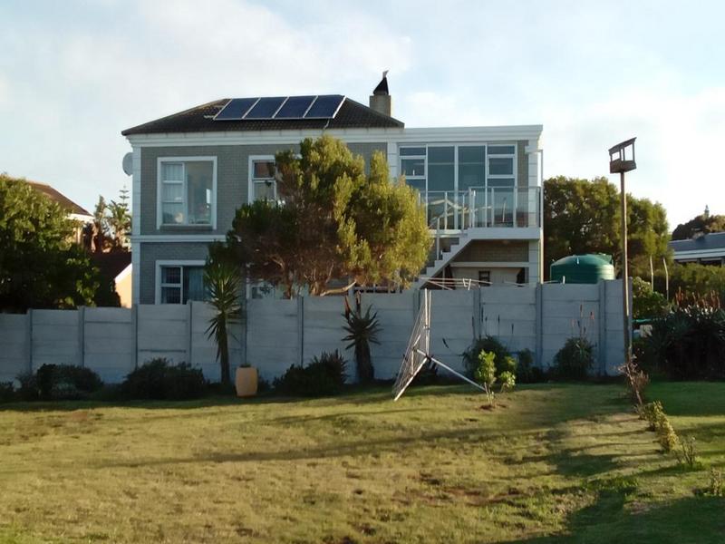 3 Bedroom Property for Sale in Boggomsbaai Western Cape